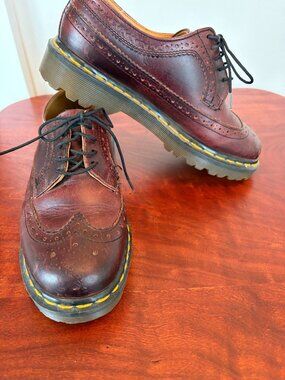 Doc Martens England Leather Wingtip Brogue Oxford Shoes Grunge Men's 6 Women 7.5